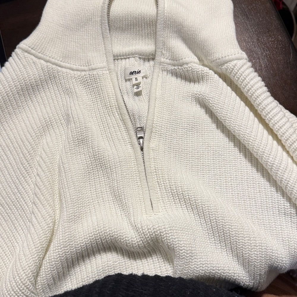 AE SWEATER